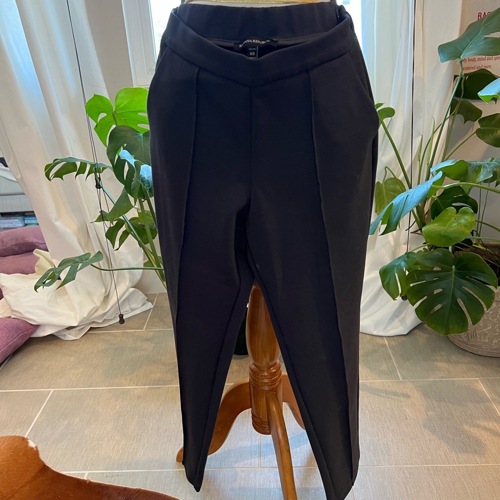 Banana Republic Pleated style jogger